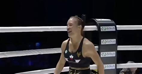 female fighter flashes|Australian bare knuckle fighter Tai Emery flashes the crowd with。